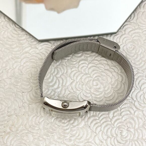 Vintage 1995 Guess Ladies Watch with Adjustable Mesh Band - Picture 9 of 14